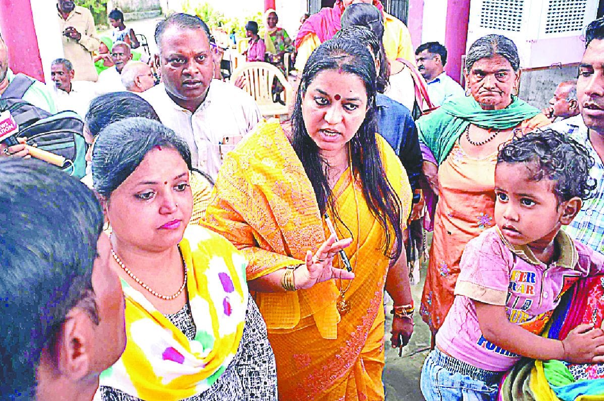 Old age home : no food arrangment neither medicine