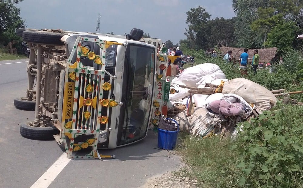 pikup fell 12 injured
