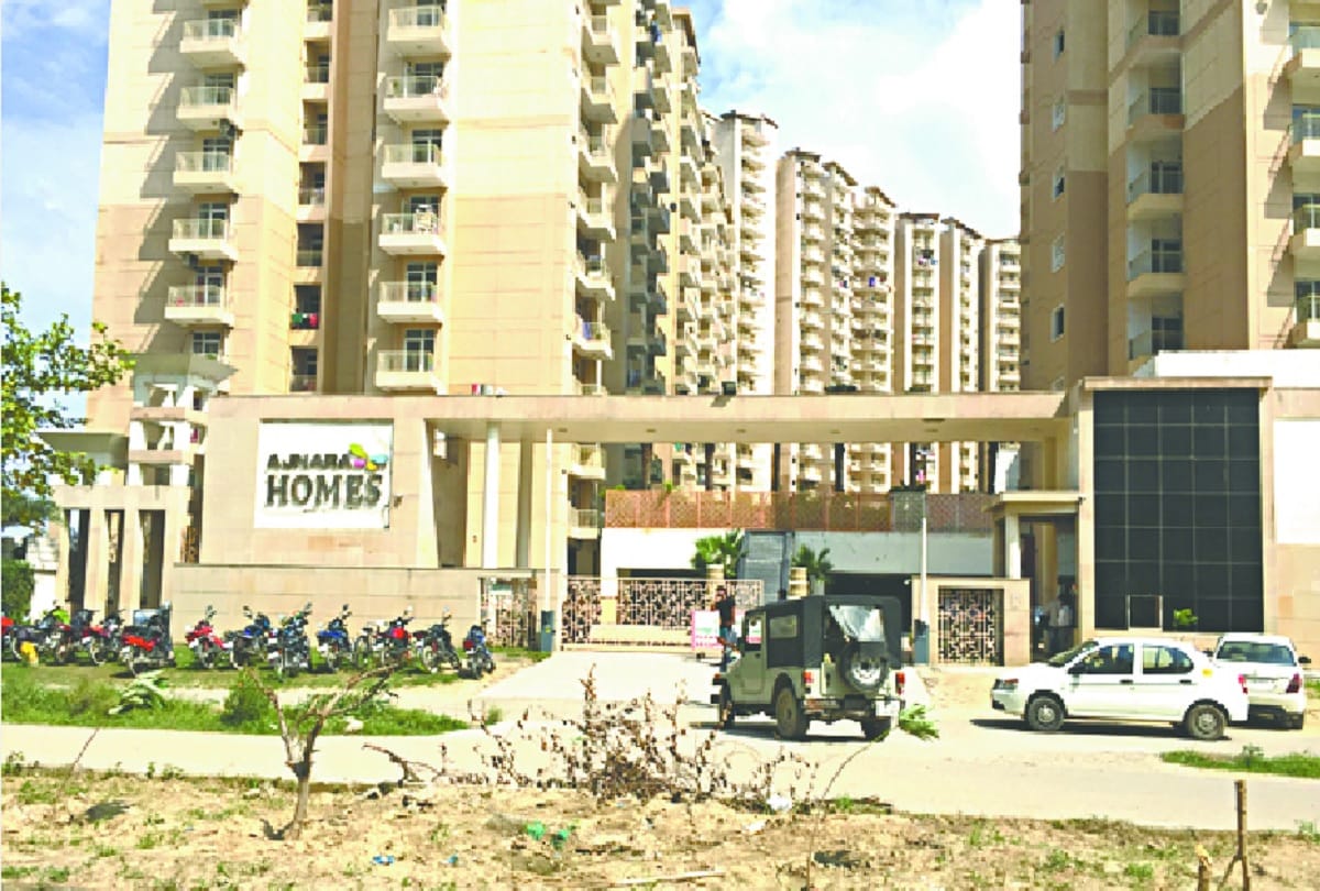 Ajnara Homes Lift fell in Greater Noida