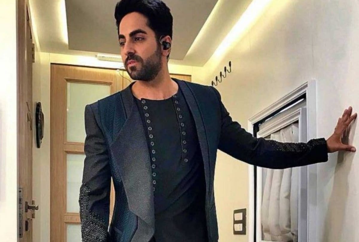 ayushmann khurrana hide his face from camra delhi Ncr