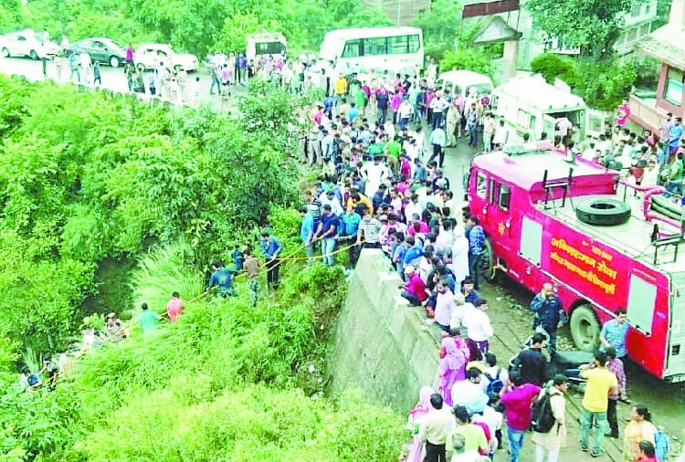 बिना चालक बस में बेबस हो गए यात्री