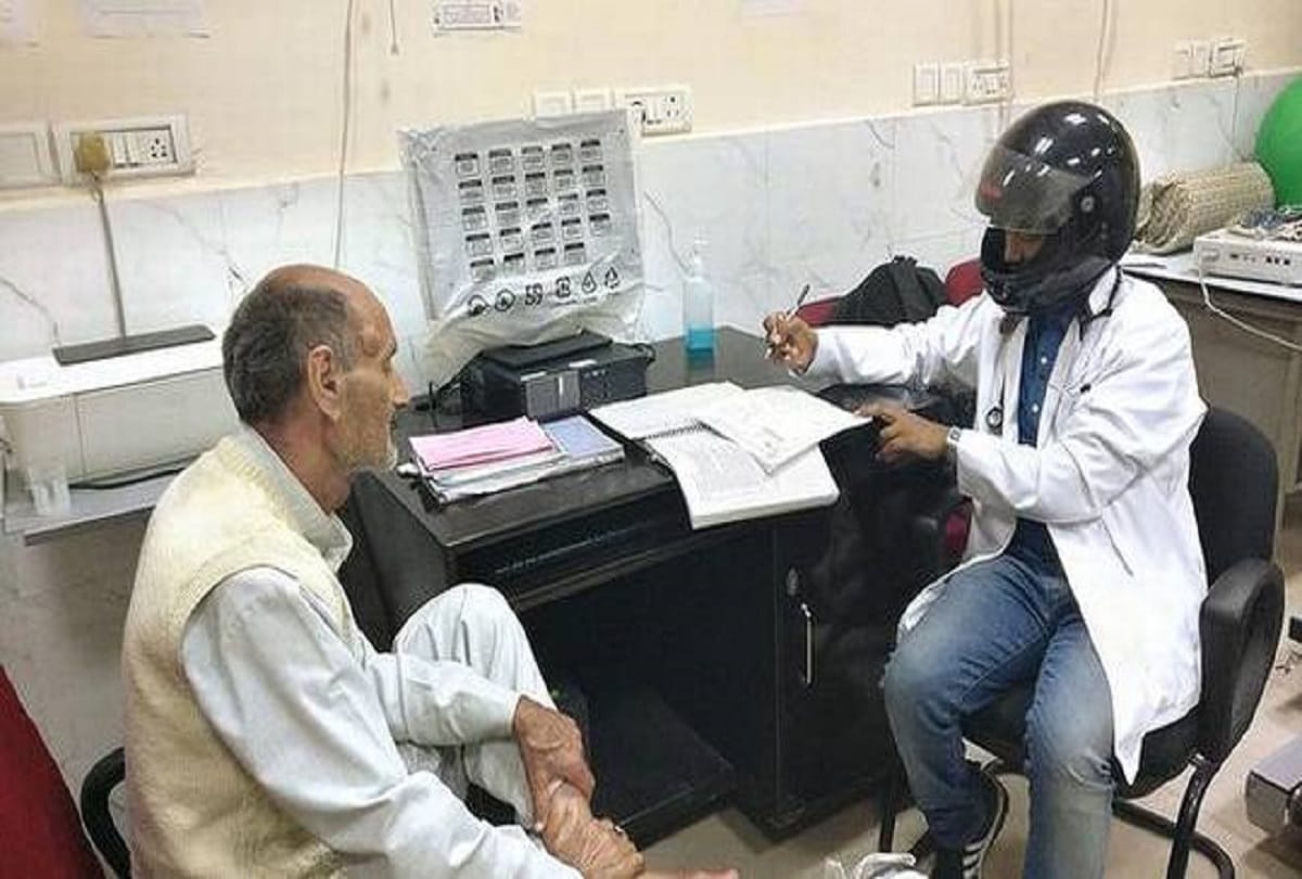Hyderabad: Doctors work in hospital with wear helmet to wake the government