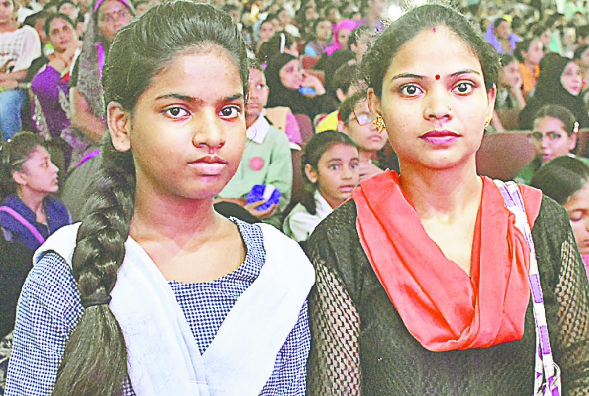 daughters resolved every problem about periods with whisper choice and amar ujala