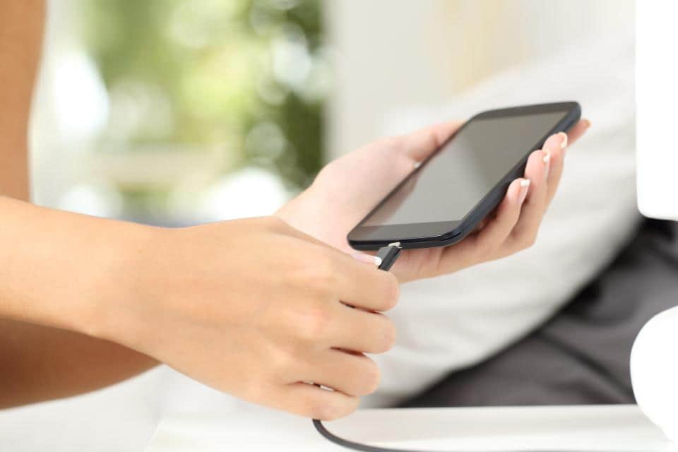Know How to Check Mobile Charger is Original or Fake