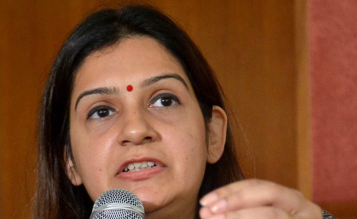 congress attacks bjp over donation