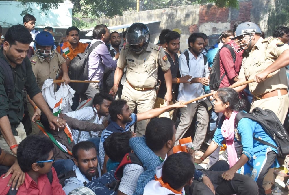 police lathicharge on applicants of assistant teachers recruitment'.