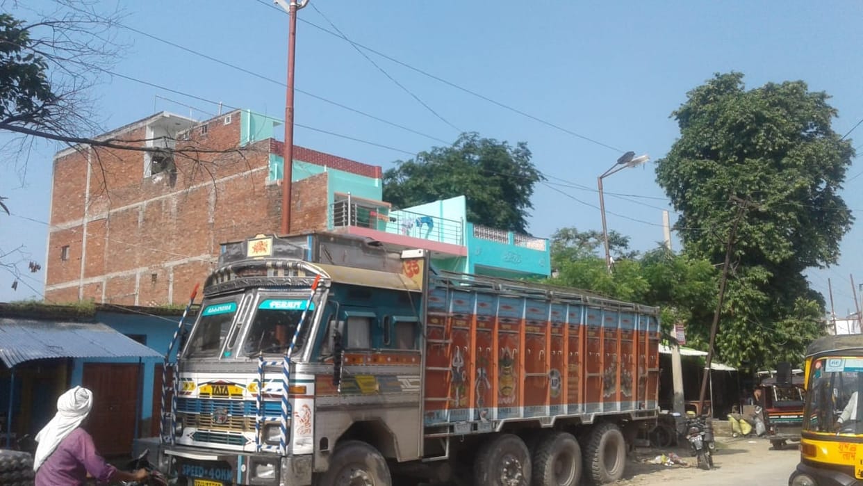 truck conductor killed after he touch hightension wire