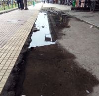 रेलवे प्लेटफार्म क्षतिगस्त होने से दिक्कत