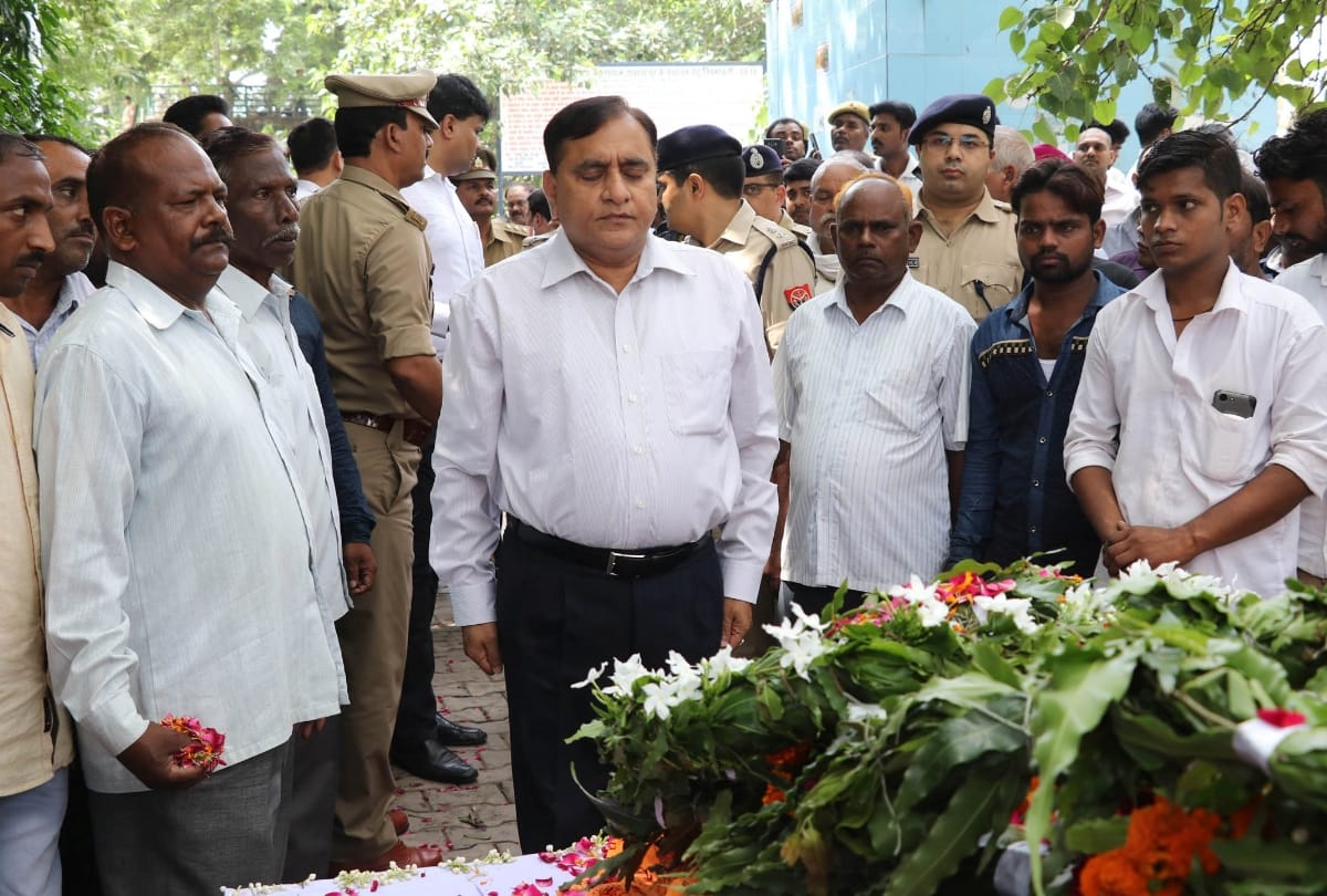 ips surendra Funeral in lucknow