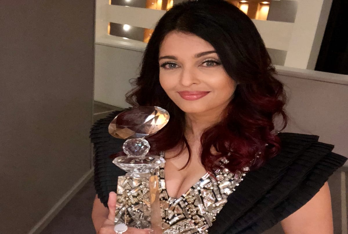 Aishwarya Rai Bachchan got Meryl Streep Award for Excellence, shared photo with Aaradhya