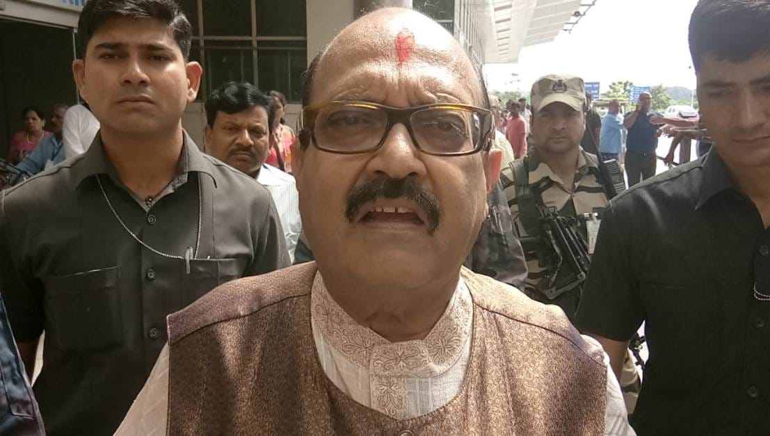 Amar singh told on akhilesh yadav and his step mother relation