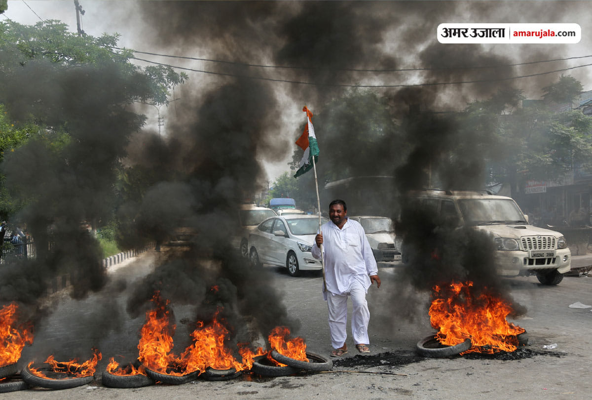 congress protest in jammu kashmir on bharat bandh several rallies and tyre burned in protest