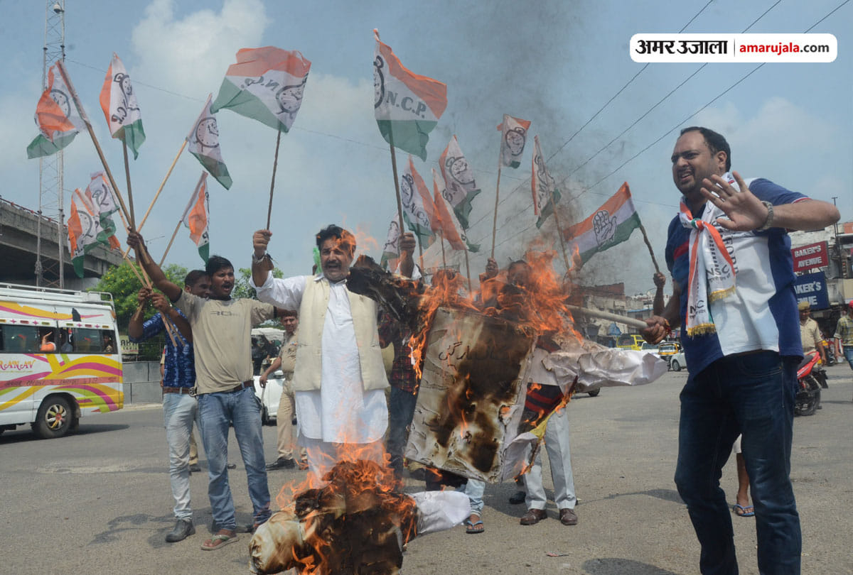 congress protest in jammu kashmir on bharat bandh several rallies and tyre burned in protest