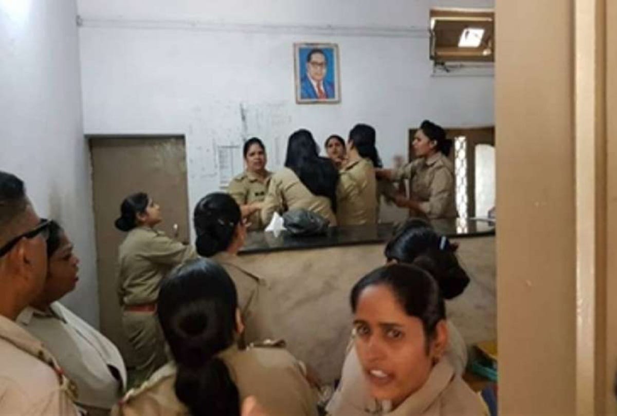 Women constables fight in police station, Meerut, Uttar Pradesh