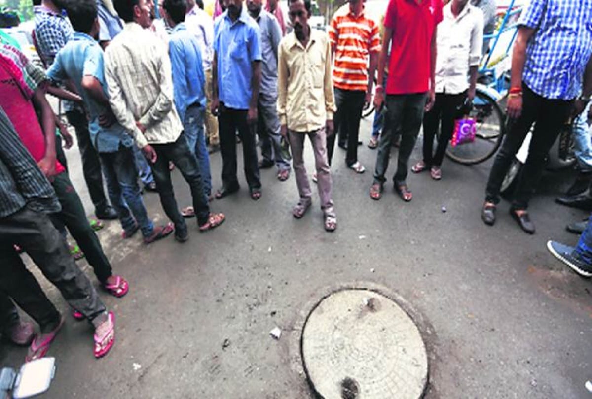 Four killed by poisonous gas in sewage treatment plant
