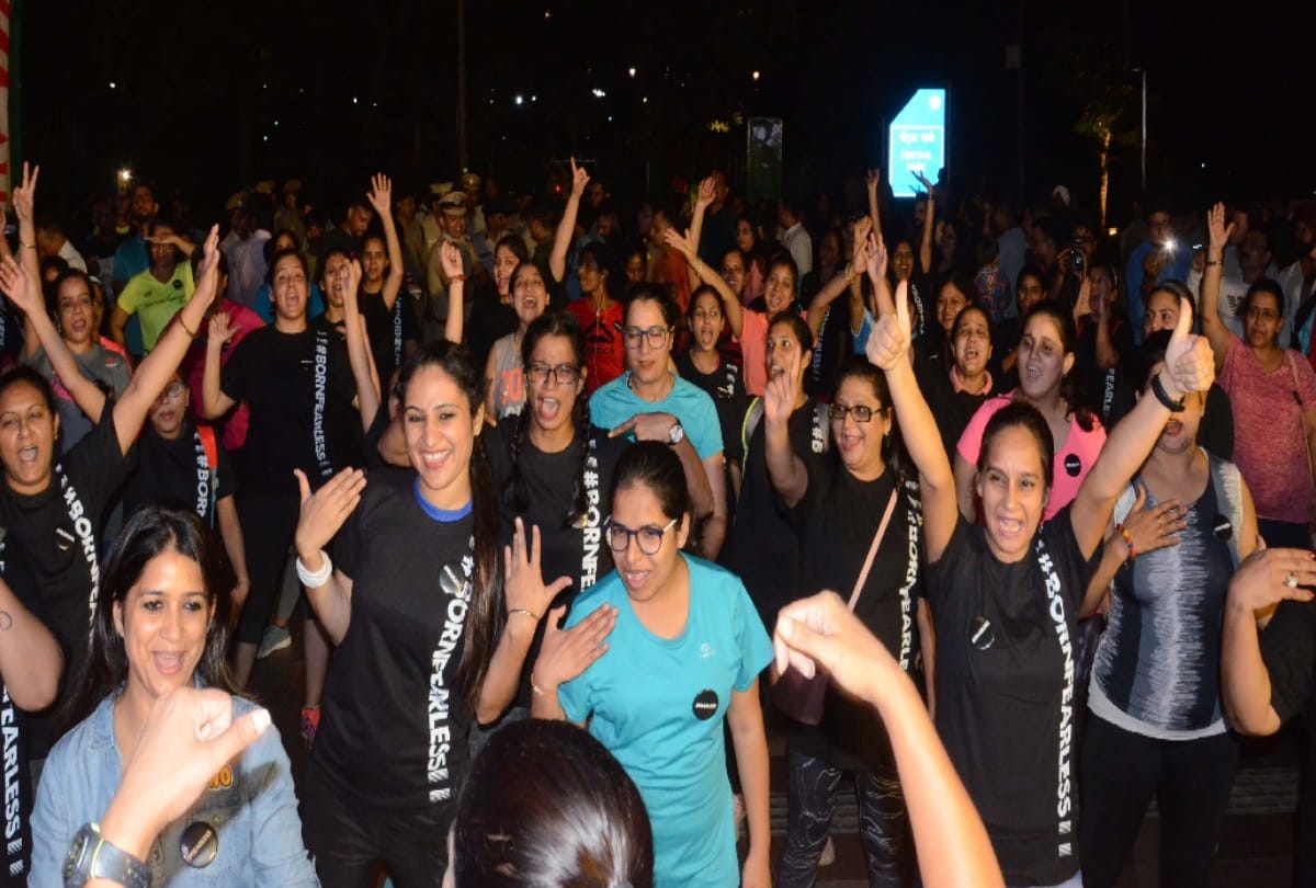 delhi police organise fearless run on delhi roads at midnight hundreds of girls participate photos