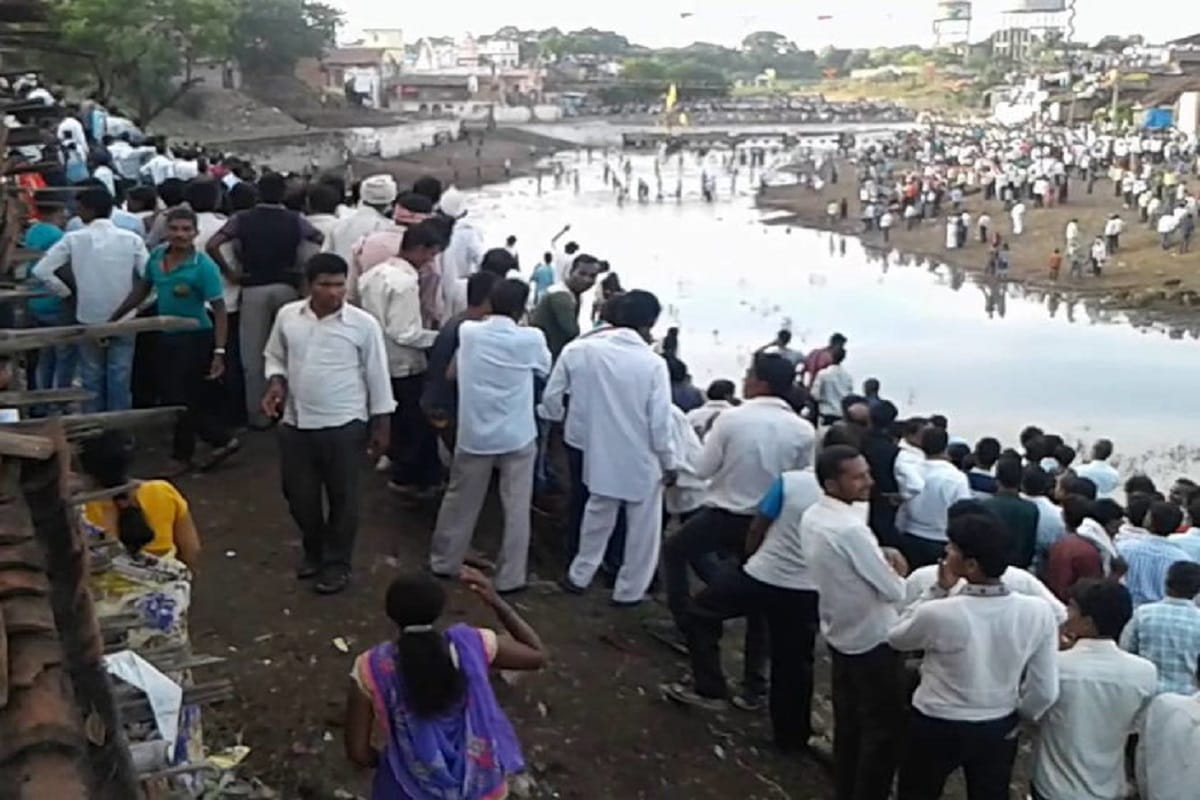 madhya pradesh gotmar mela in padurna started, lost many lives in this tradittion 