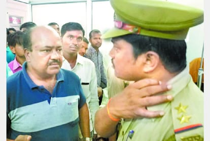 robbery attempt on Allahabad bank cashier in amethi