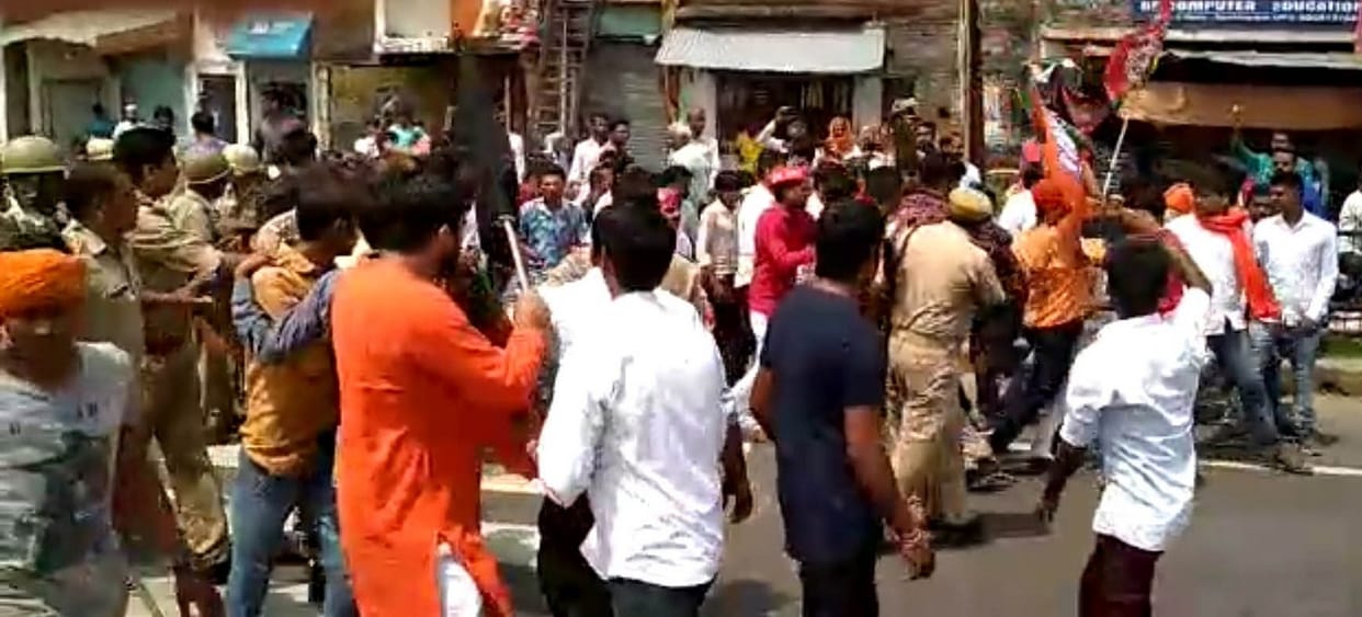 भाजपा और सपा कार्यकर्ता भिड़े
