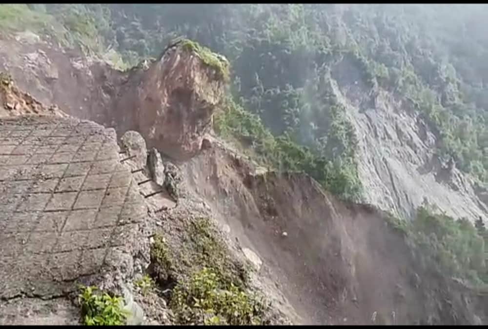 Big Rock Collapse during Landslide in nainital hotel area