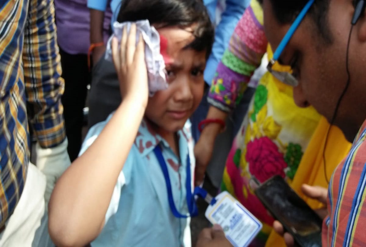 Accident in meerut, twelve students injured, see photos