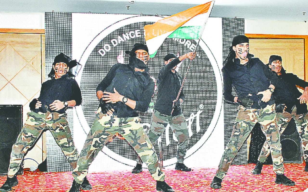 Ek sham shaheedon ke naam: eyes got wet in the honor of martyr families, see pictures