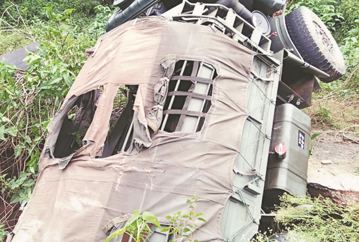 Indian Army truck accident 9 jawans injured
