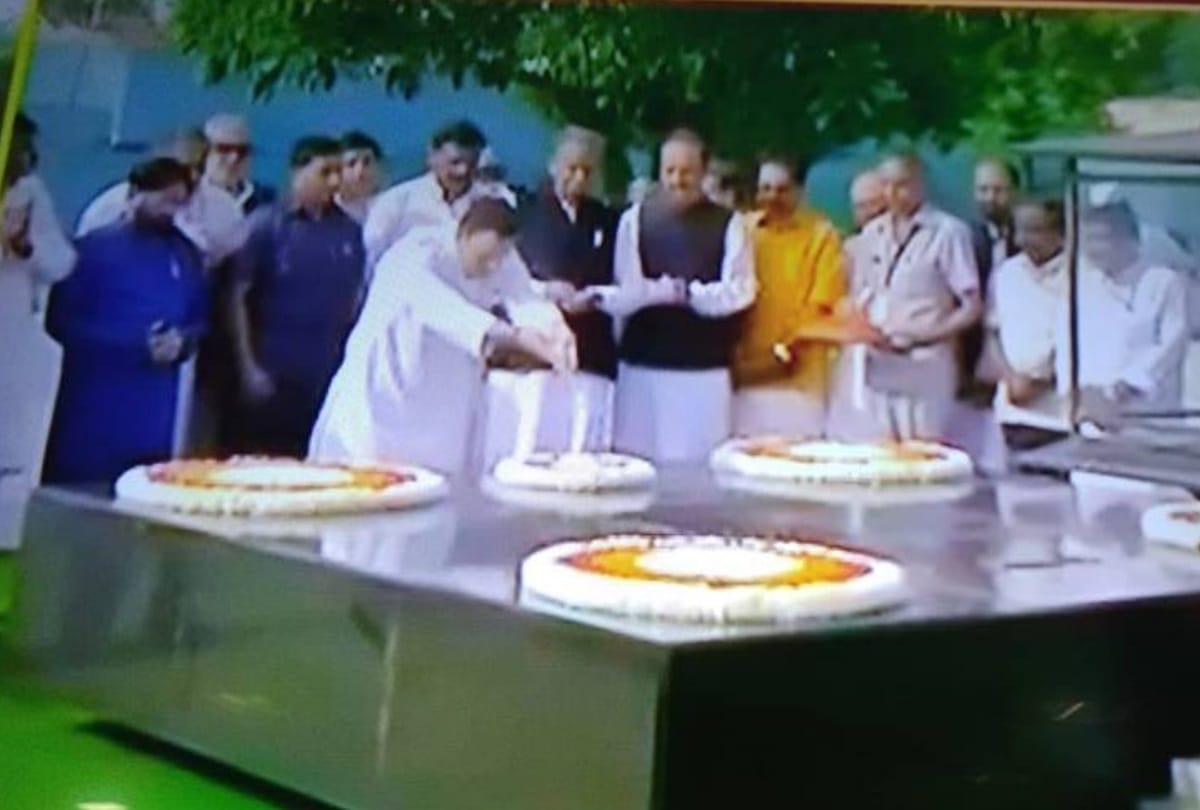 bharat bandh rahul gandhi offers ganga jal stone of kailash mansarovar to gandhi samadhi at rajghat
