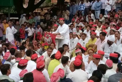 ram gopal yadav targets pm modi