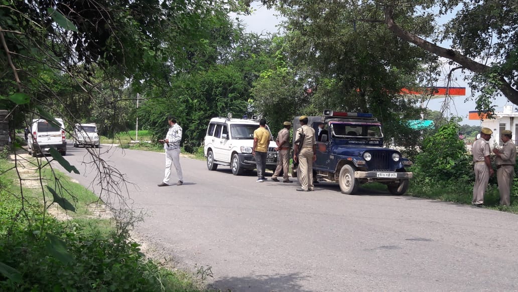 Robbery with  jewellers and kidnap wife at varanasi