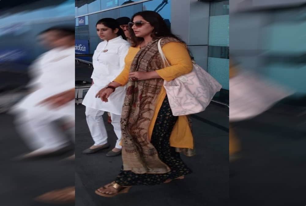 Actress Vidya balan arrives uttarakhand fans click selfie with her