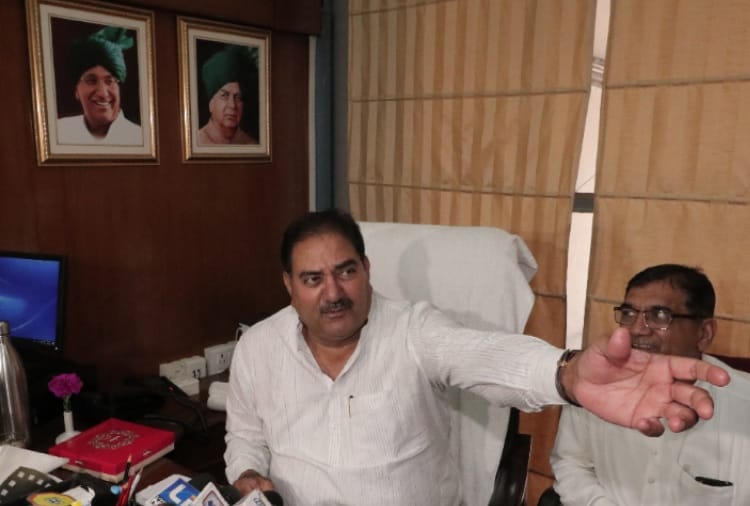 Haryana assembly disorder between abhay chautala and karan dalal
