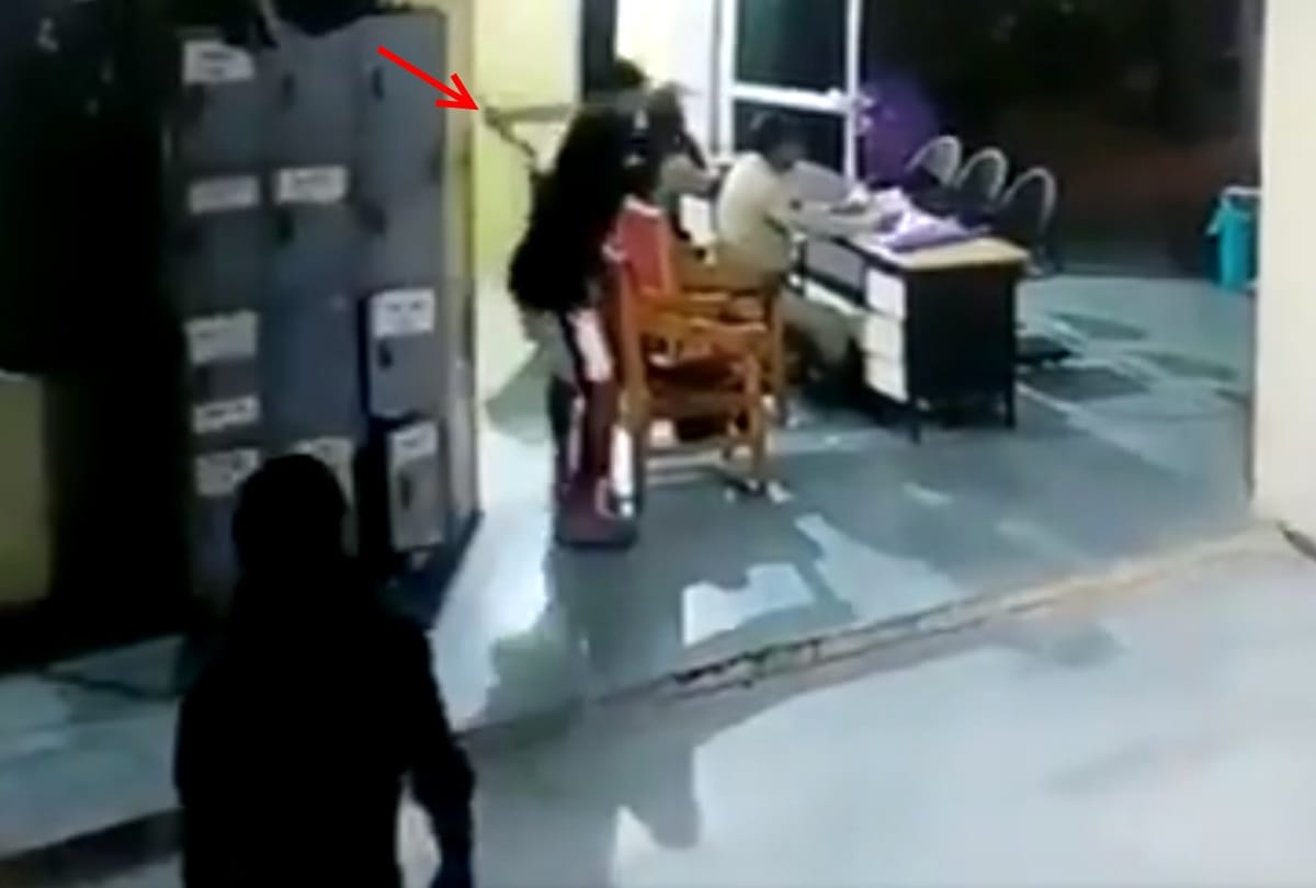 prisoner attacks guards of police station in bhind captured in cctv one injured refer to delhi