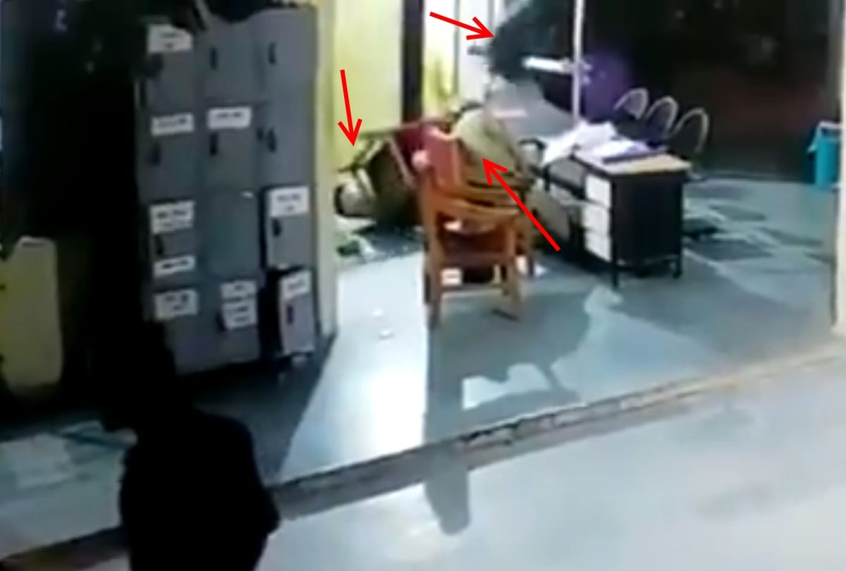 prisoner attacks guards of police station in bhind captured in cctv one injured refer to delhi