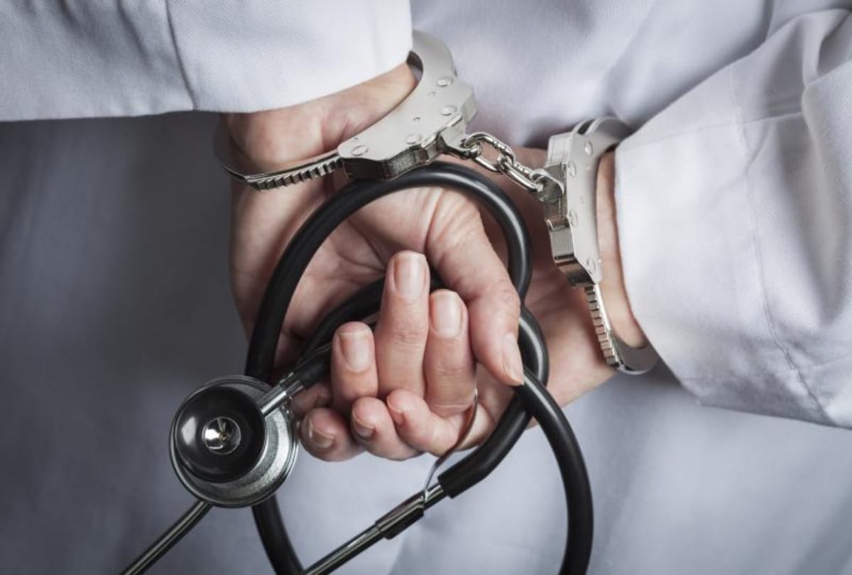 Doctor alleged rape a women who came to have baby in Surat
