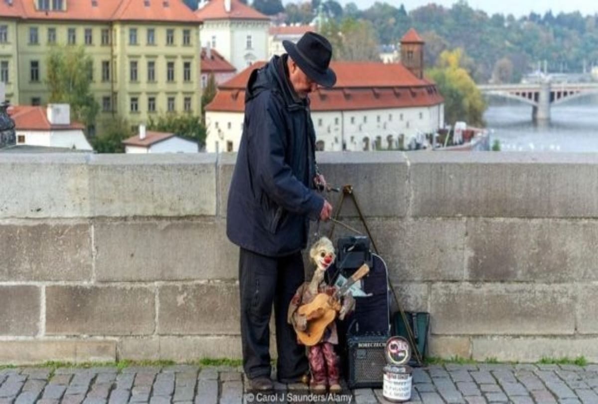 People used puppets to talk in this Country