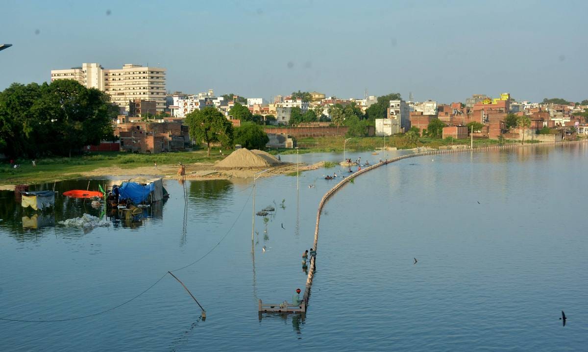 Varanasi ganga water level increase very fast and warning level close