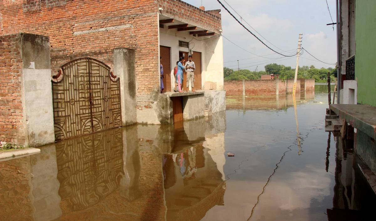 Varanasi ganga water level regular increase people face problem