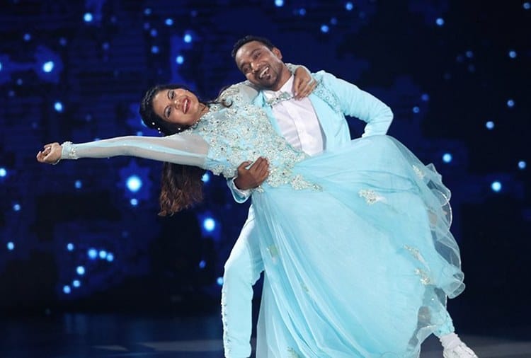 Chandigarh Fruit Seller Dinanath in Finale of Colors Channel Reality Show Dance Deewane