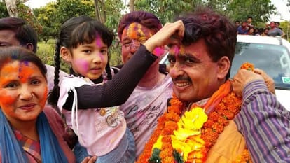 angry congress workers join bjp in uttarakhand
