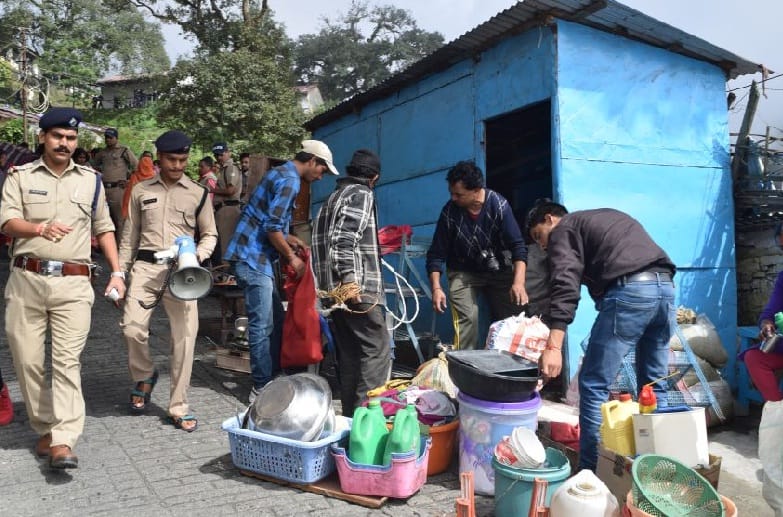 नहीं थमा भूस्खलन, 17 परिवार विस्थापित