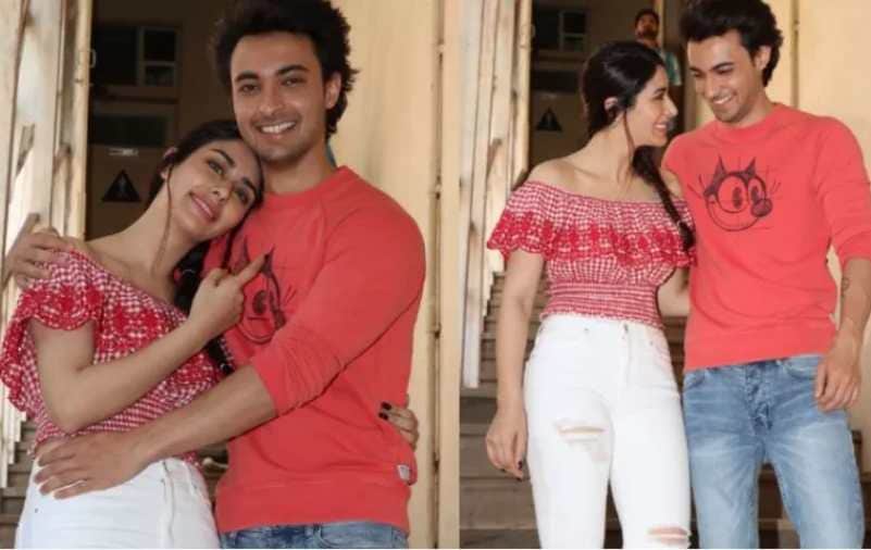 aayush sharma and warina hussain get romantic at loveratri promotional event