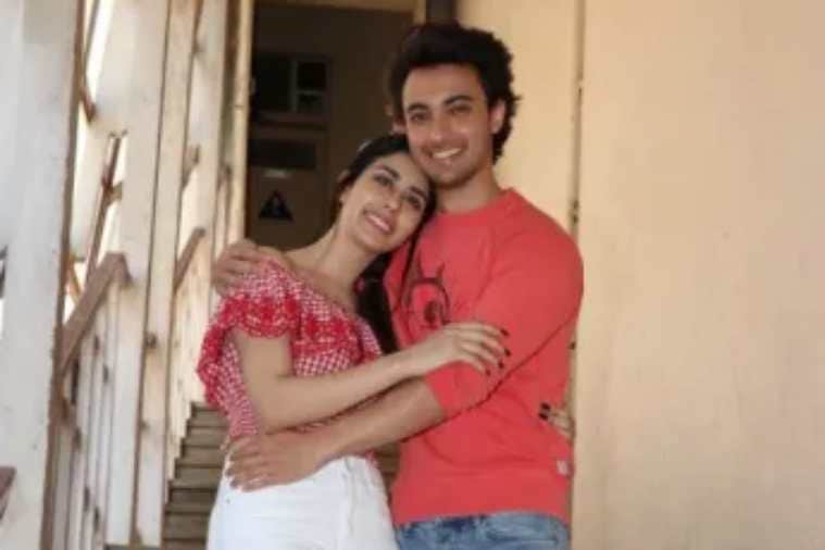 aayush sharma and warina hussain get romantic at loveratri promotional event