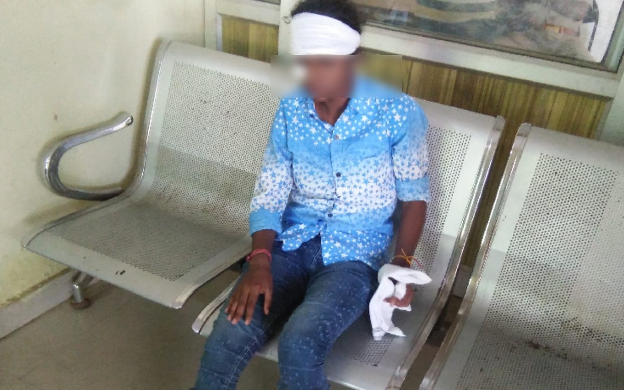 UP: boys attacked on girl Students head on protest against tampering case field