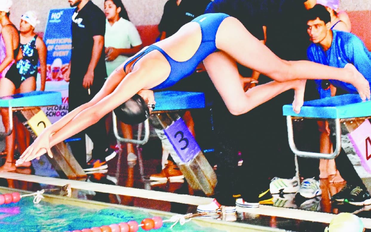 Swimmers in meerut shows their skills in swimming competitions see these fantastic pictures