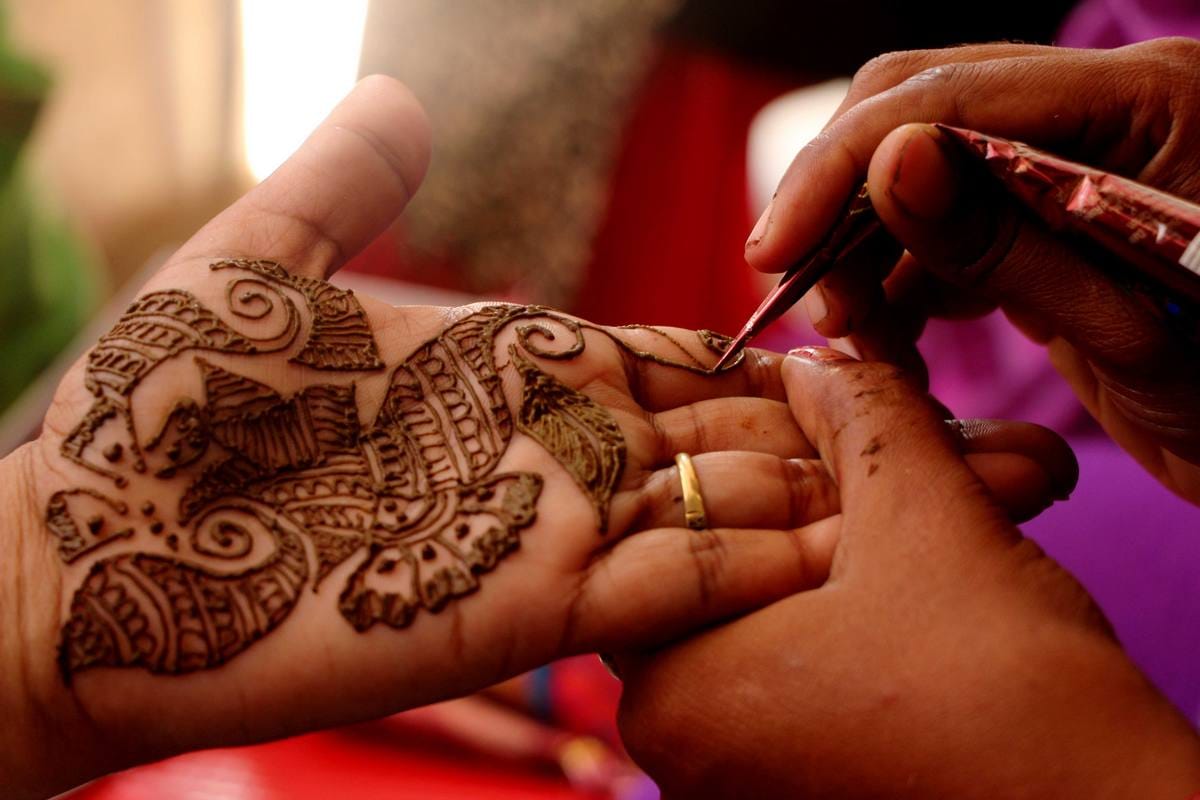 Mehndi Designs: Karva Chauth 2019 Latest Mehndi Design, Karwa Chauth Simple Mehndi Designs