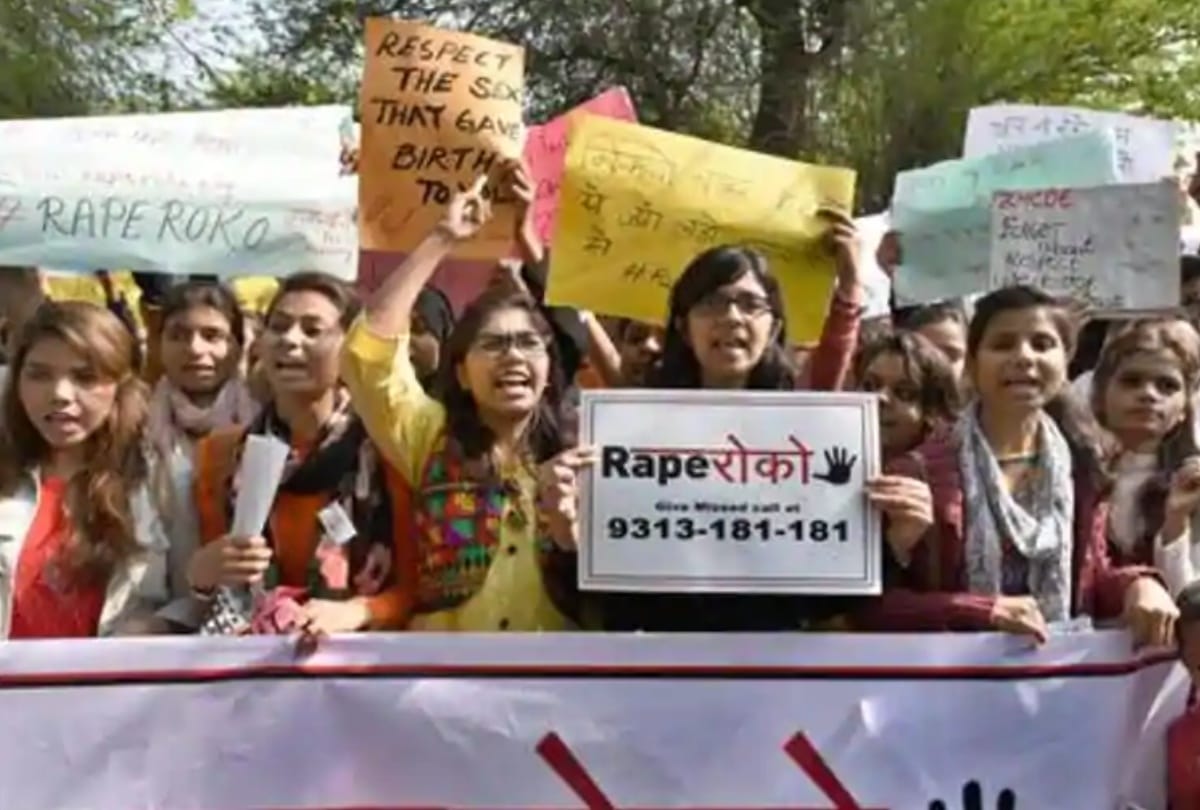 sexual assult case is not stop on delhi school prents protest