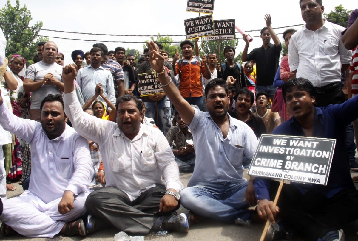 sexual assult case is not stop on delhi school prents protest