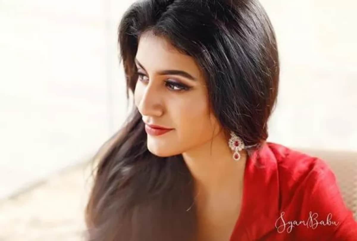 Priya Prakash Varrier get trolled after major mistake of copy paste on social media