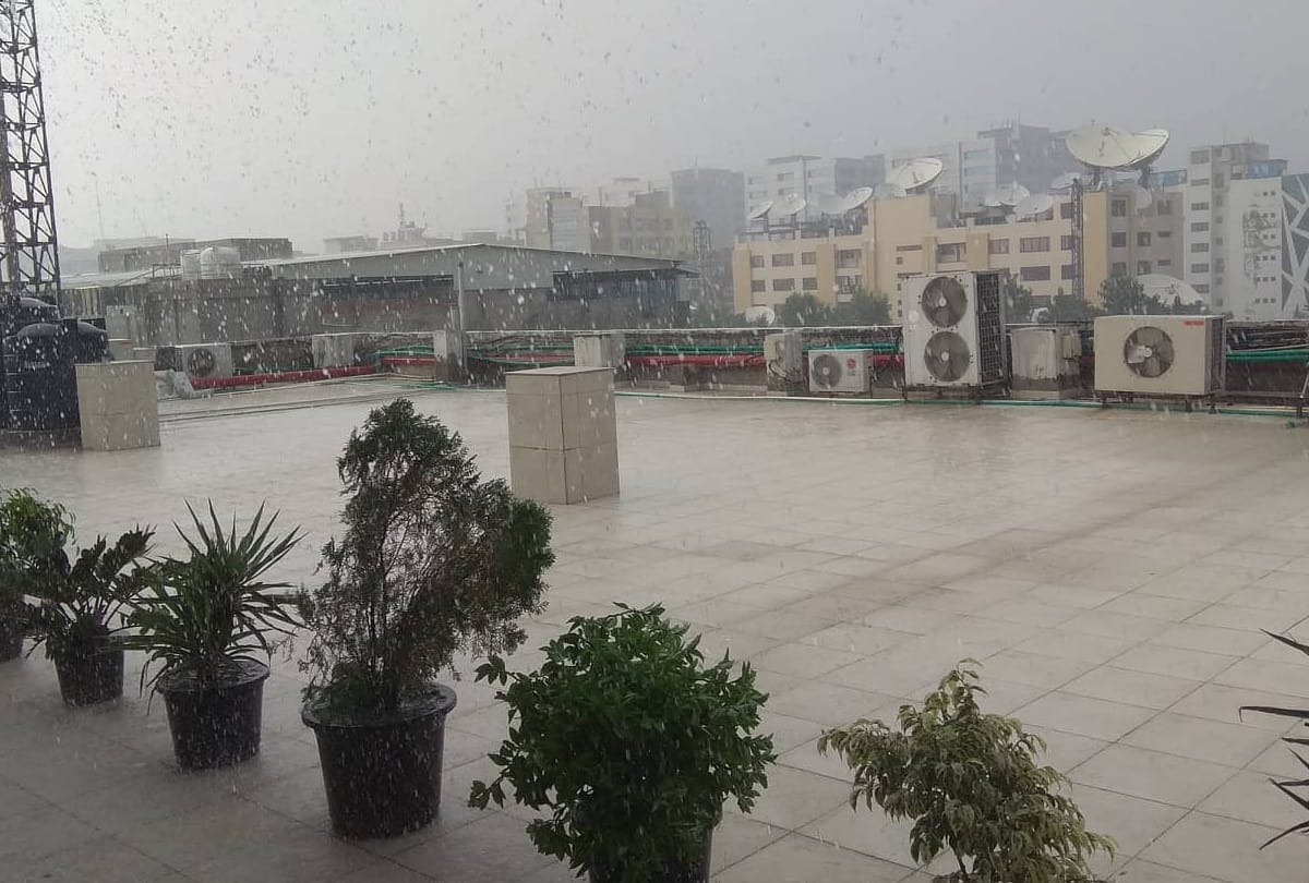 heavy rain lashes in parts of delhi ncr with bright sunlight traffic starts on road